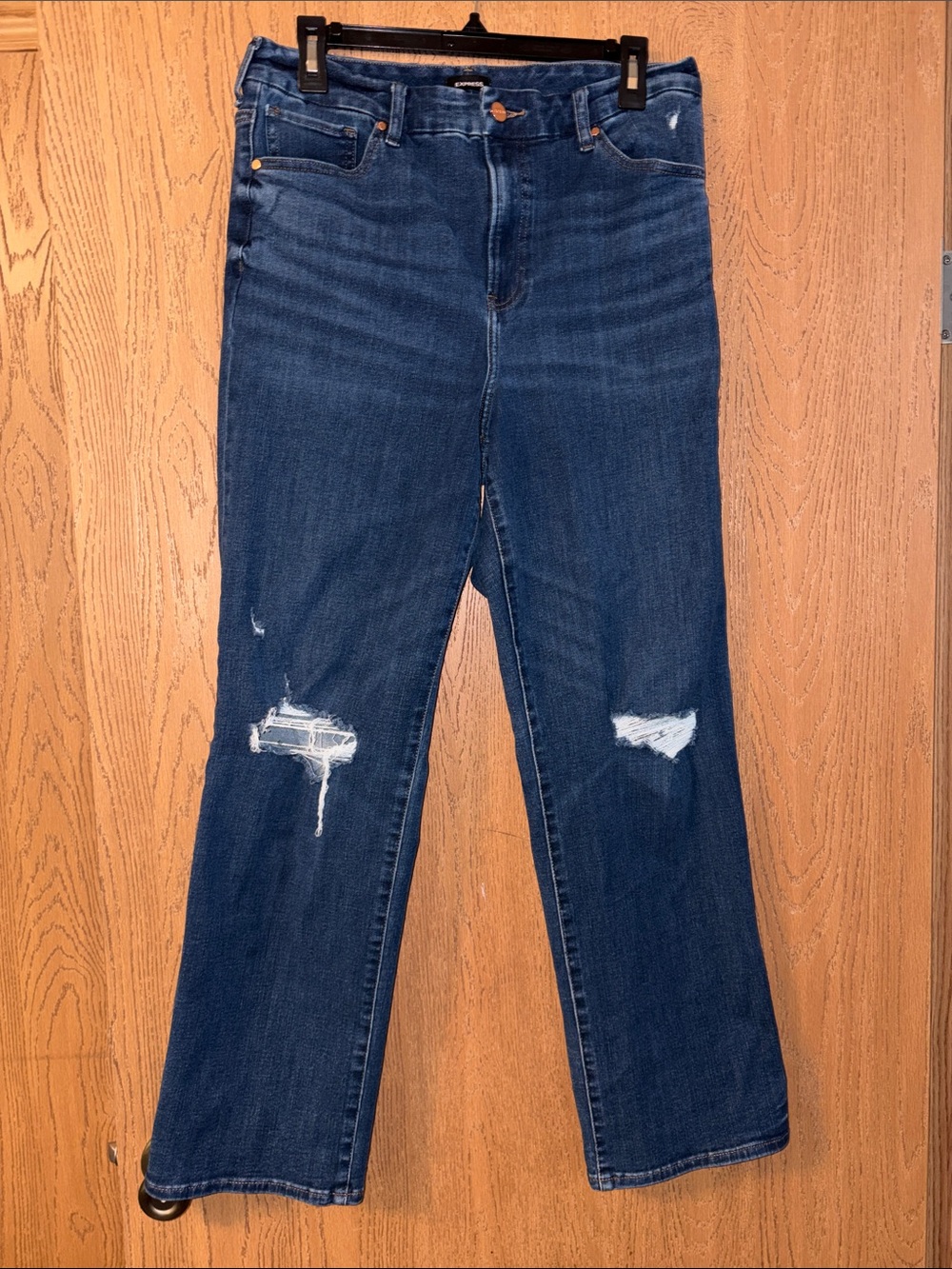 EXPRESS women’s Distressed jeans. Modern straight, super high rise size Large
